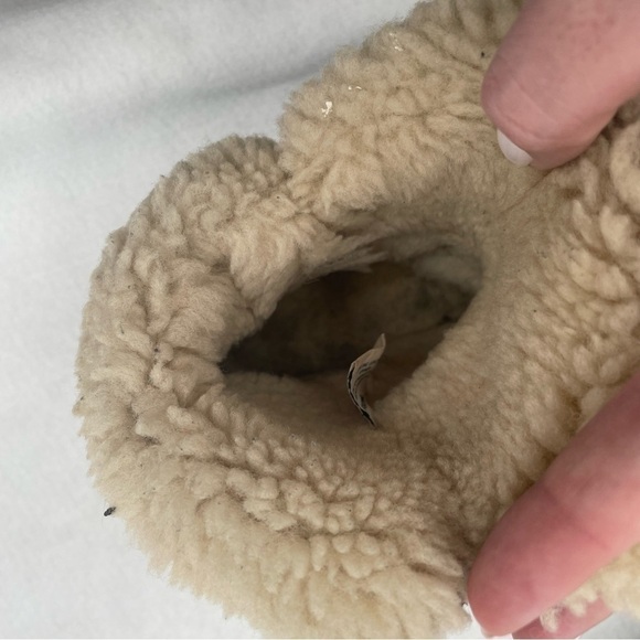 UGG Women’s Bailey Button Bomber Brown Leather size: 6 - Picture 2 of 11